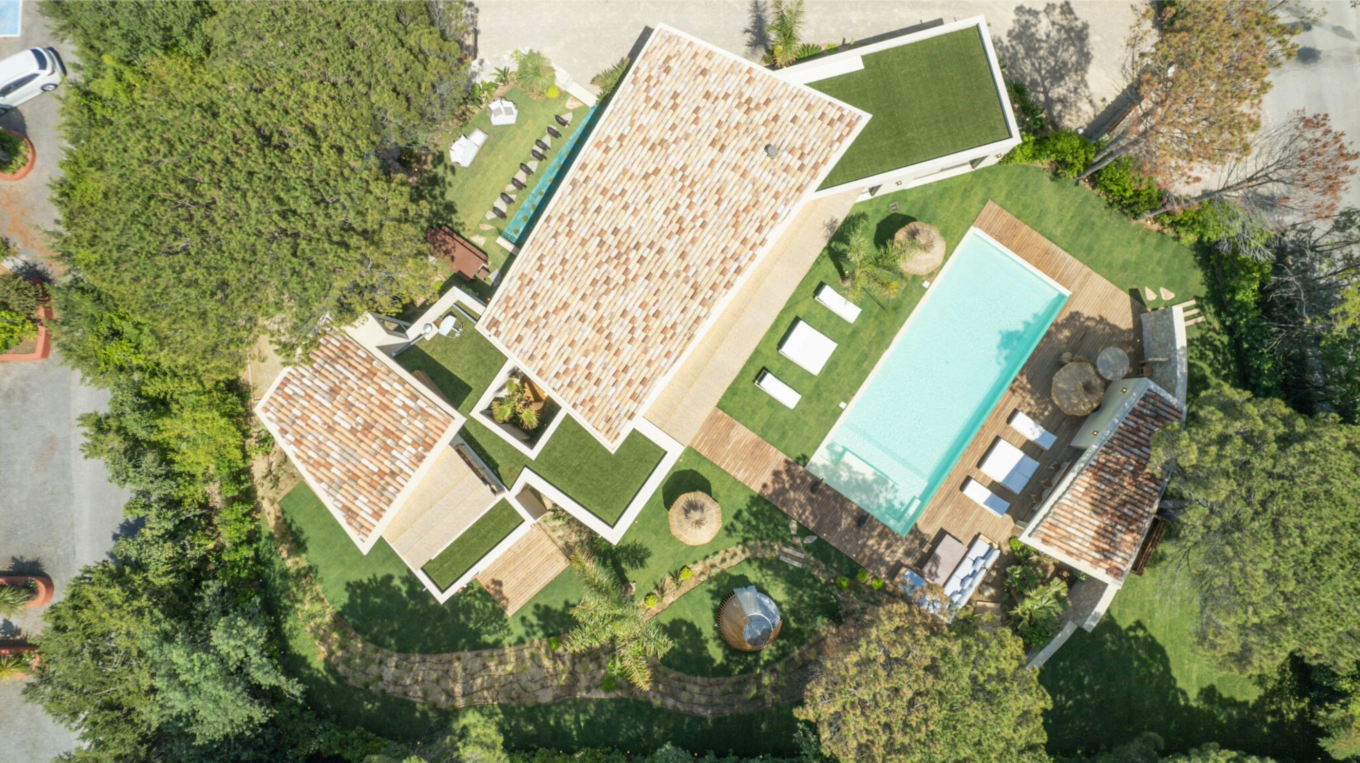 Vue aérienne de la Villa Balagan et de ses aménagements extérieurs
